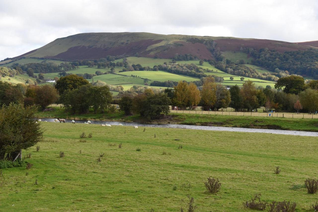 The Llanelwedd Arms Hotel Builth Wells Esterno foto