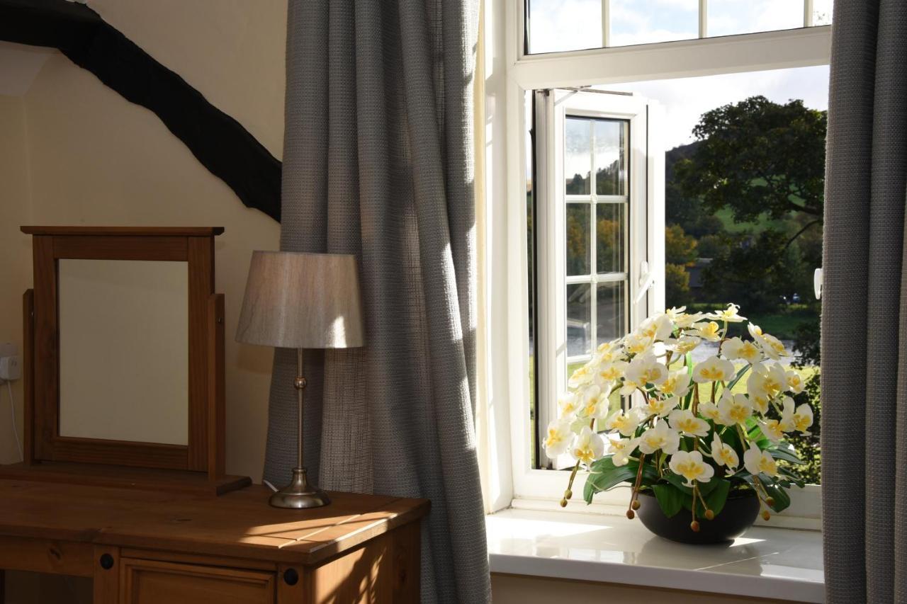 The Llanelwedd Arms Hotel Builth Wells Esterno foto